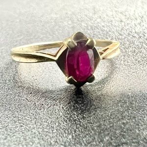 Vintage 10K Oval Cut Genuine Ruby Solitaire Ring UV Luminescent Bright Red Ruby